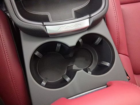 New 2026 Porsche Macan image 26