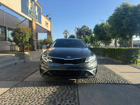 Used 2020 Kia Optima S FWD image 2