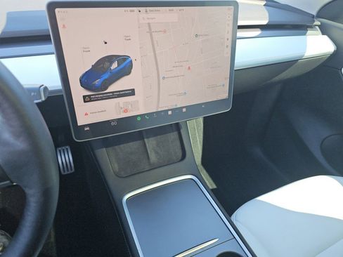 Used 2021 Tesla Model Y Performance image 30