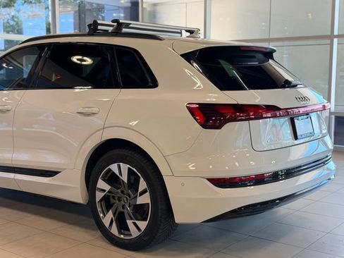 Used 2021 Audi e-tron Premium w/ Convenience Plus Package AWD/4WD image 13
