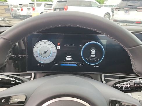 Used 2024 Hyundai Elantra Limited FWD image 18
