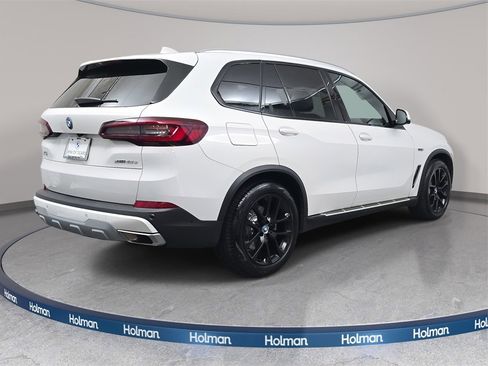 Used 2023 BMW X5 xDrive45e image 6