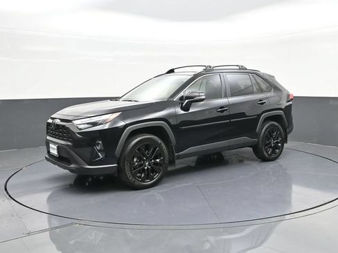 Used 2025 Toyota RAV4 XLE Premium FWD image 31