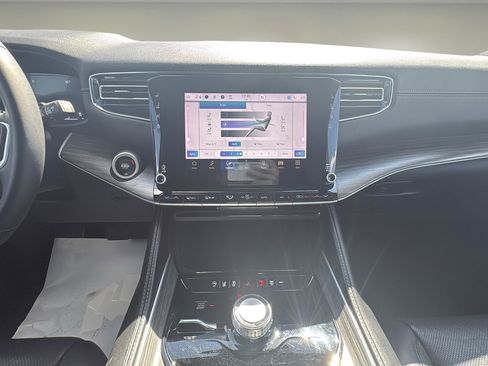 Used 2023 Jeep Wagoneer L Series II image 10