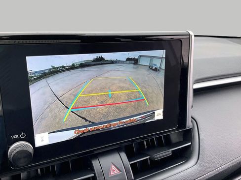 Used 2025 Toyota RAV4 XLE FWD image 28