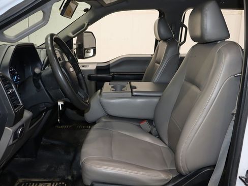 Used 2018 Ford F550 2WD Crew Cab Super Duty image 8