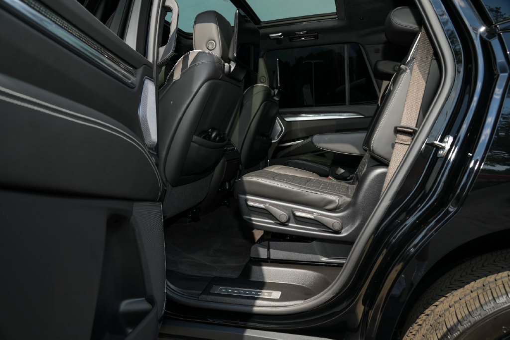 Used 2026 Cadillac Escalade V AWD/4WD image 32