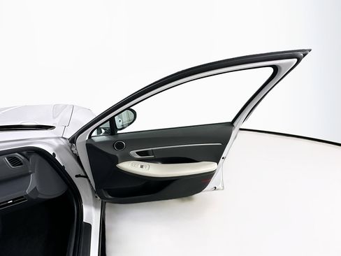 Used 2025 Hyundai Sonata SEL FWD image 31