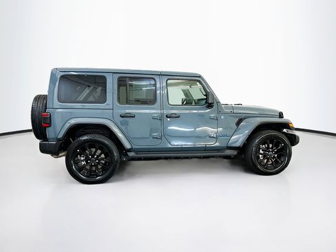 Used 2025 Jeep Wrangler Unlimited Sahara AWD/4WD image 10