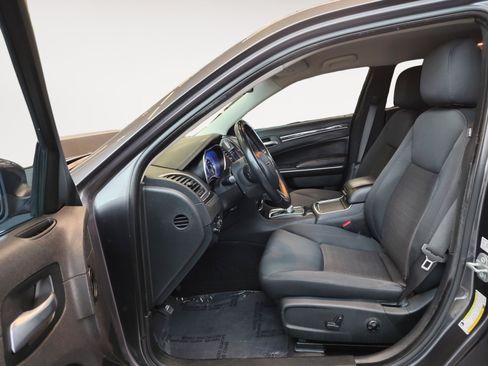 Used 2018 Chrysler 300 Touring w/ Driver Convenience Group RWD image 23