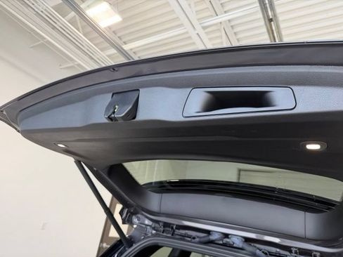 Used 2024 Jeep Grand Cherokee L Altitude AWD/4WD image 35