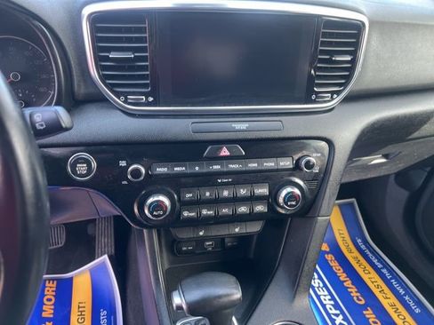 Used 2022 Kia Sportage EX image 16