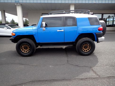 Used 2007 Toyota FJ Cruiser 4WD image 2