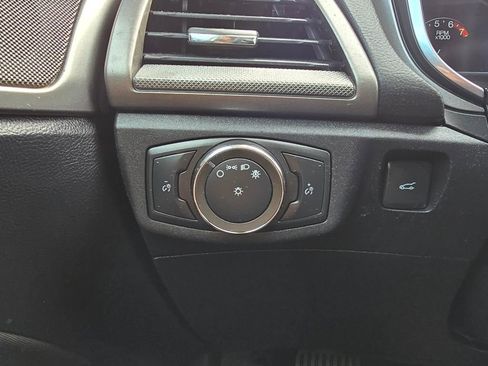 Used 2020 Ford Fusion SE image 9