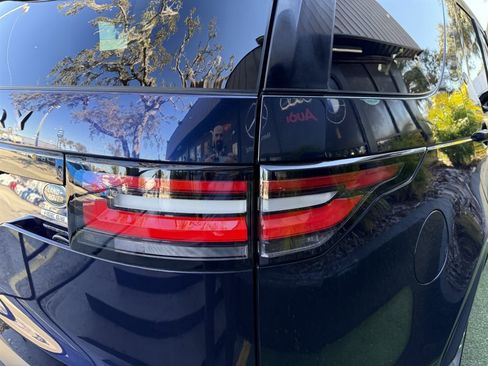 Used 2018 Land Rover Discovery HSE image 12