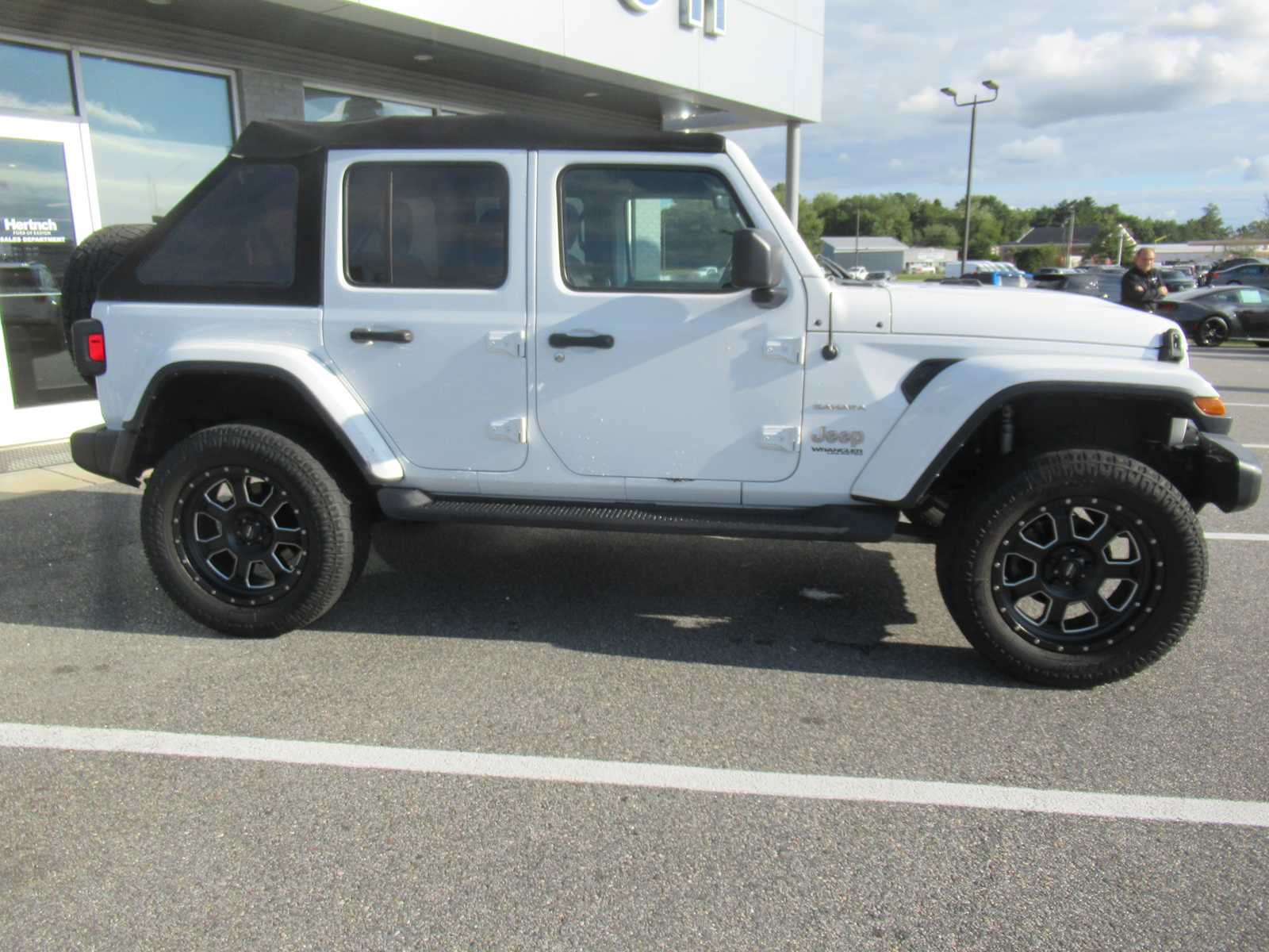 Used 2022 Jeep Wrangler Unlimited Sahara w/ Cold Weather Group AWD/4WD image 4