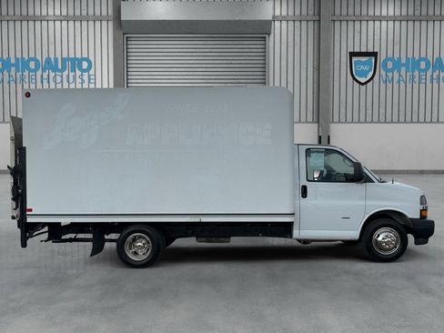Used 2018 Chevrolet Express 3500 w/ Driver Convenience Package RWD image 5