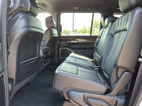 Certified 2023 Jeep Wagoneer 4WD image 11