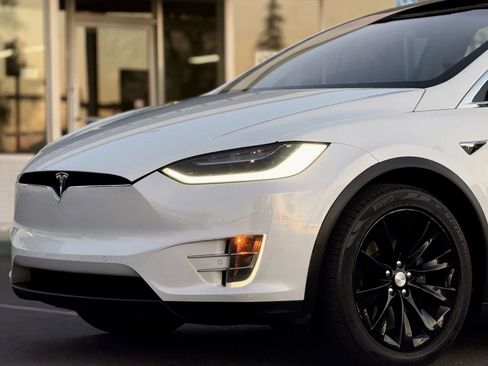 Used 2018 Tesla Model X 100D image 4