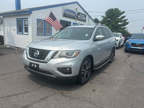 Used 2017 Nissan Pathfinder Platinum w/ Family Entertainment Package AWD/4WD image 10