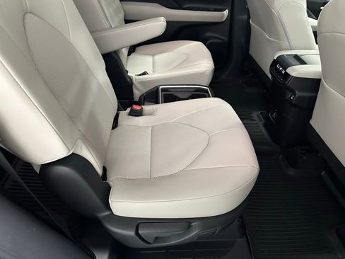 Used 2025 Toyota Grand Highlander AWD image 59