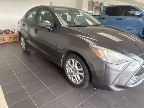 Used 2017 Toyota Yaris iA image 5