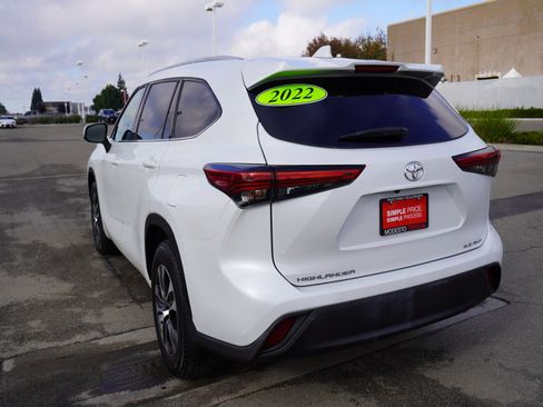 Used 2022 Toyota Highlander XLE image 8