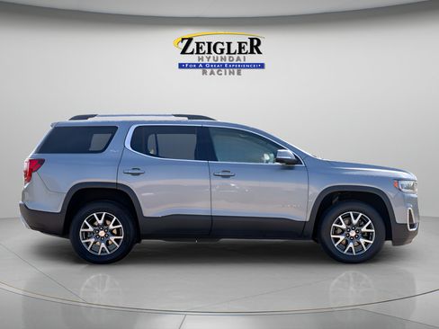 Used 2023 GMC Acadia SLT AWD/4WD image 9