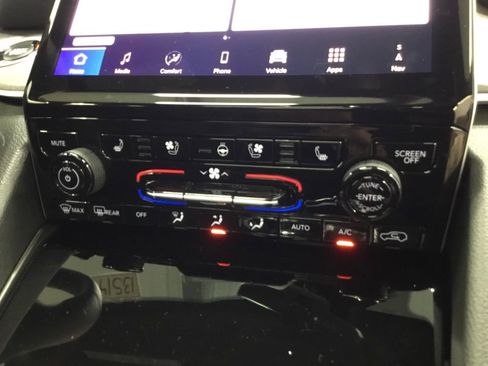 New 2025 Jeep Grand Cherokee L Limited w/ Luxury Tech Group II image 31