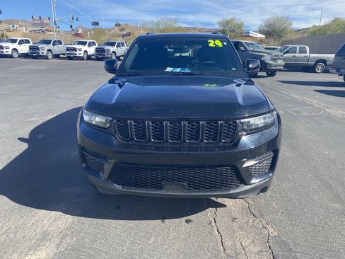 Used 2024 Jeep Grand Cherokee Altitude image 6