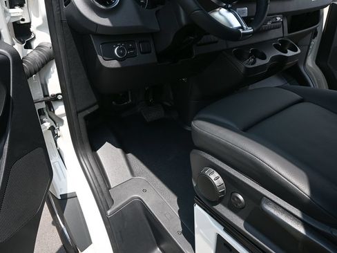 Used 2025 Mercedes-Benz Sprinter 2500 image 13