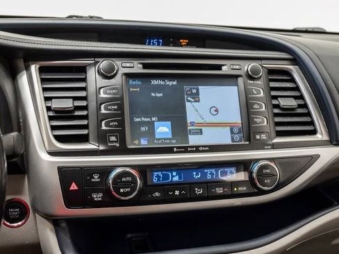 Used 2017 Toyota Highlander Limited AWD/4WD image 18