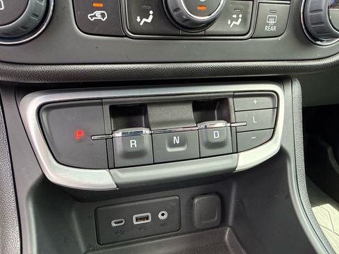 Certified 2024 GMC Terrain SLE w/ Driver Convenience Package FWD image 19