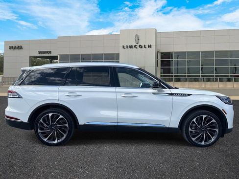 Certified 2025 Lincoln Aviator Reserve w/ Equipment Group 201A image 2