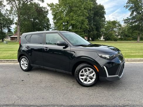 Certified 2025 Kia Soul LX w/ LX Technology Package FWD image 2