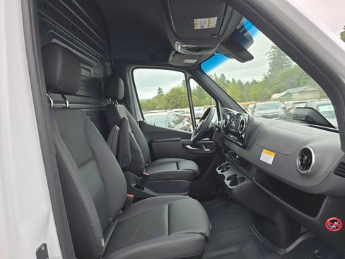 Used 2026 Mercedes-Benz Sprinter 2500 image 11
