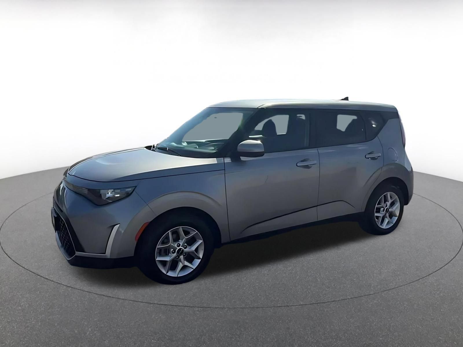 Used 2025 Kia Soul LX w/ LX Technology Package FWD image 7