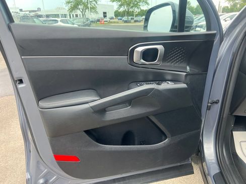 Certified 2023 Kia Sorento LX AWD/4WD image 11