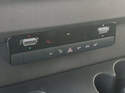 Used 2024 Mercedes-Benz Sprinter 2500 image 20
