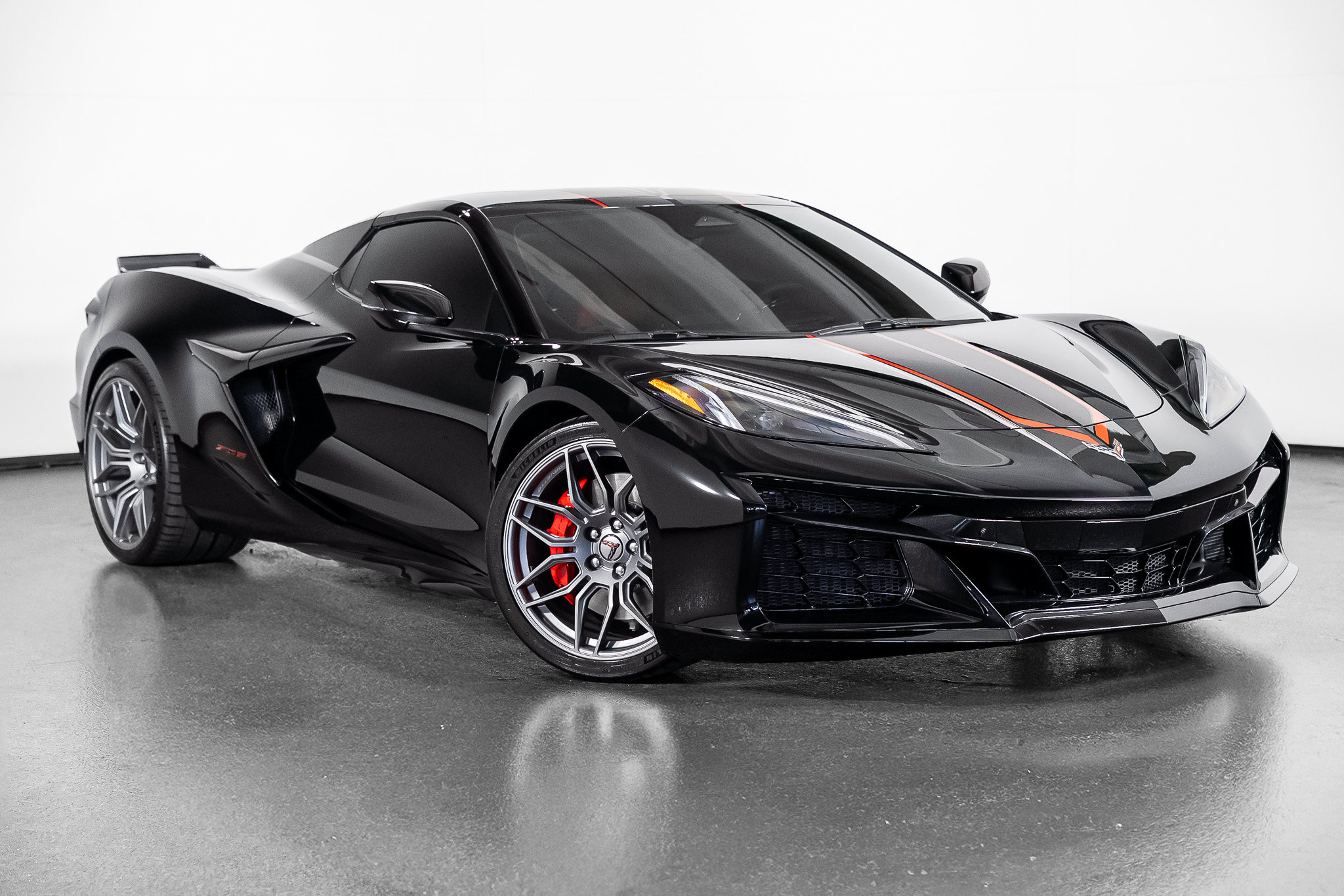 Used 2025 Chevrolet Corvette Z06 RWD image 4