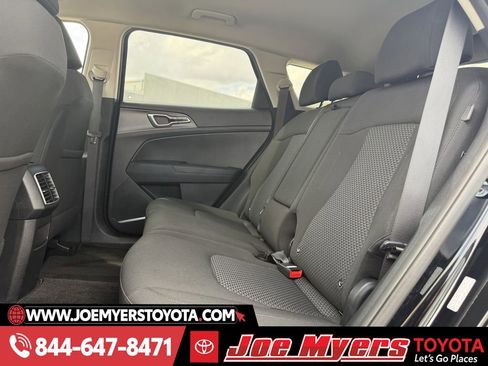 Used 2025 Kia Sportage LX image 27