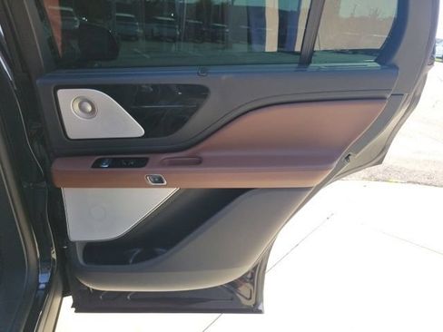 Certified 2025 Lincoln Aviator Reserve w/ Equipment Group 201A AWD/4WD image 29