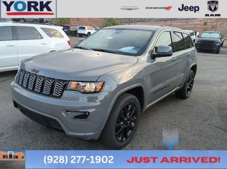 Certified 2022 Jeep Grand Cherokee Laredo X image 1