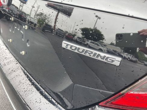 Used 2019 Honda Civic Touring image 15