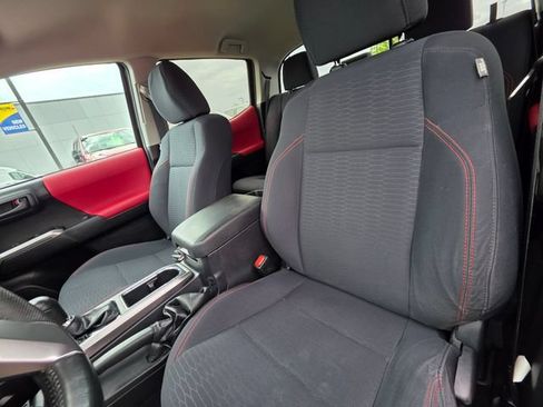 Used 2019 Toyota Tacoma SR5 AWD/4WD image 26