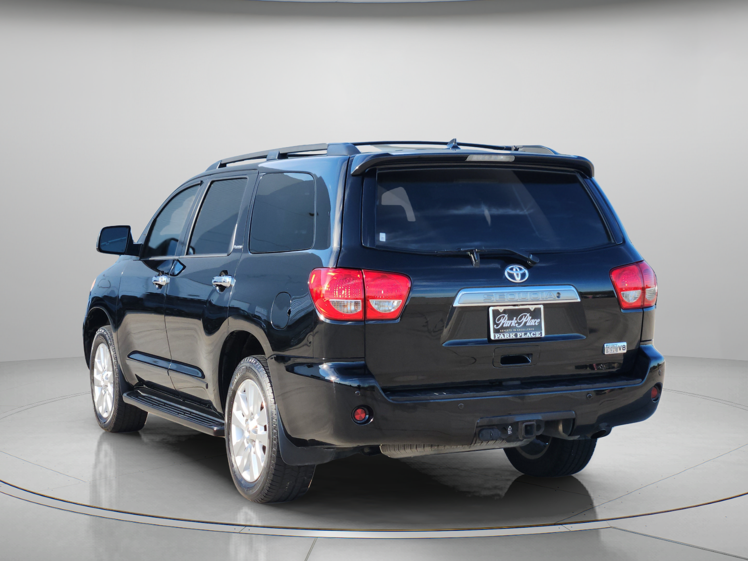 Used 2014 Toyota Sequoia Platinum RWD image 3