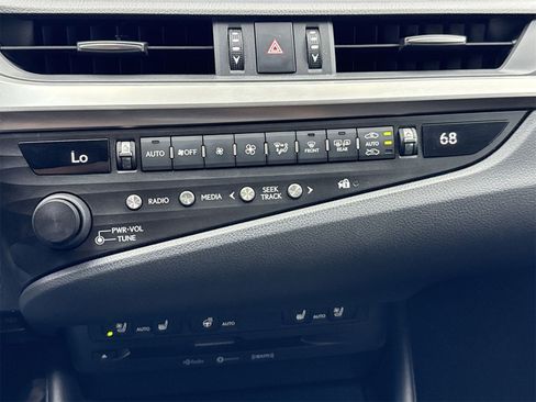 Used 2019 Lexus ES 350 Ultra Luxury image 28