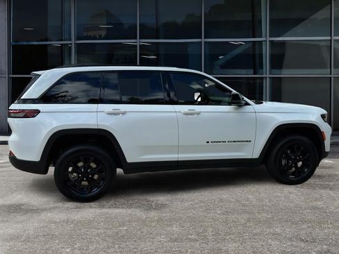 New 2025 Jeep Grand Cherokee Altitude RWD image 8