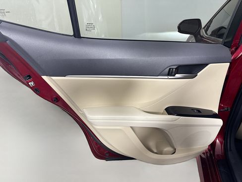 Used 2018 Toyota Camry L image 25