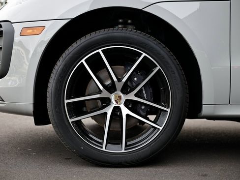 New 2026 Porsche Macan image 13